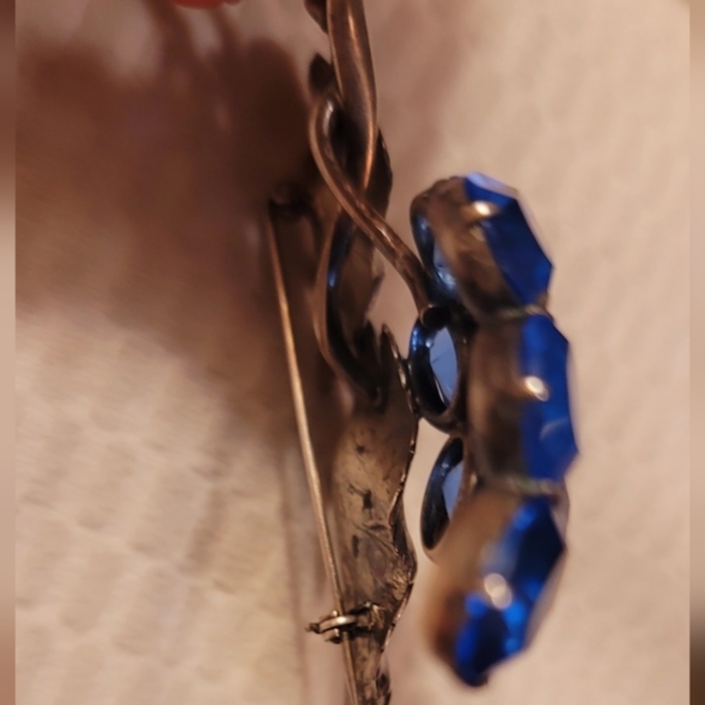 Vintage‎ Sterling Silver Brooch With Blue Glass Grapes - Picture 9 of 13
